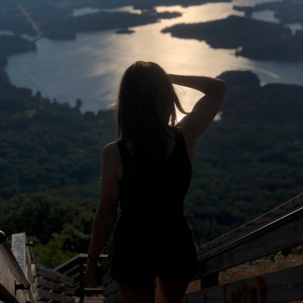 Meet your Posher, Gloria